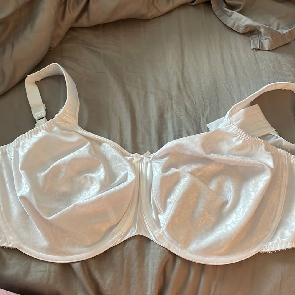 NWOT BALI white underwire bra 44DDD